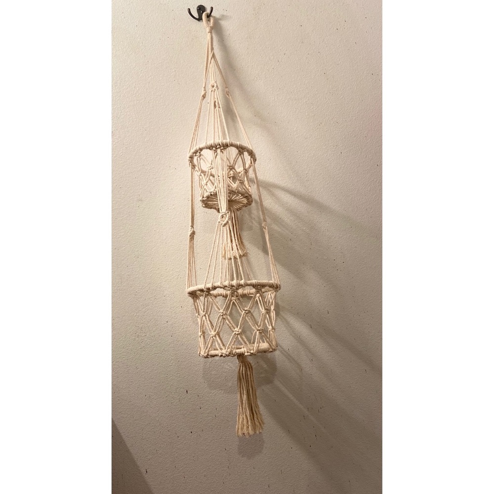 Hanging macrame baskets/plant hanger with tassels